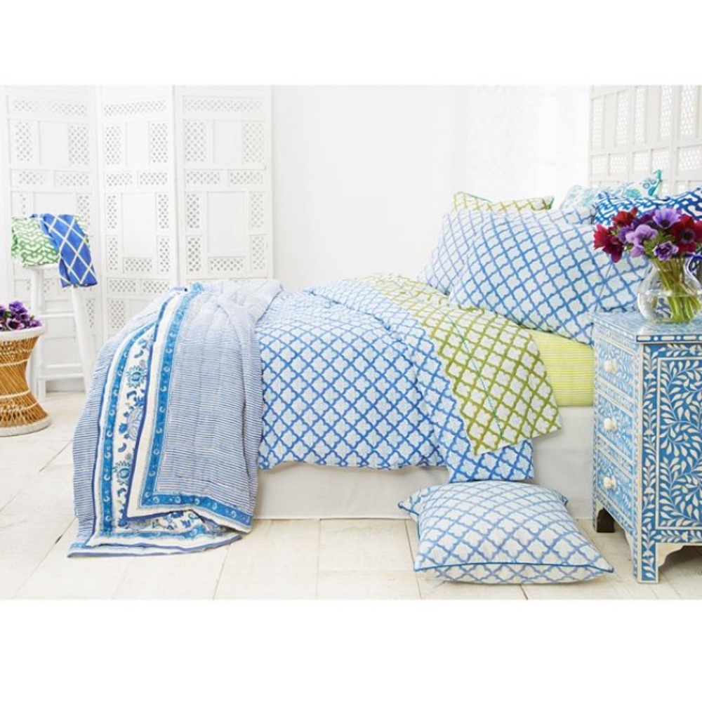 ISO ROLLER RABBIT JEMINA QUEEN QUILT AND 2x THROW PILLOWS